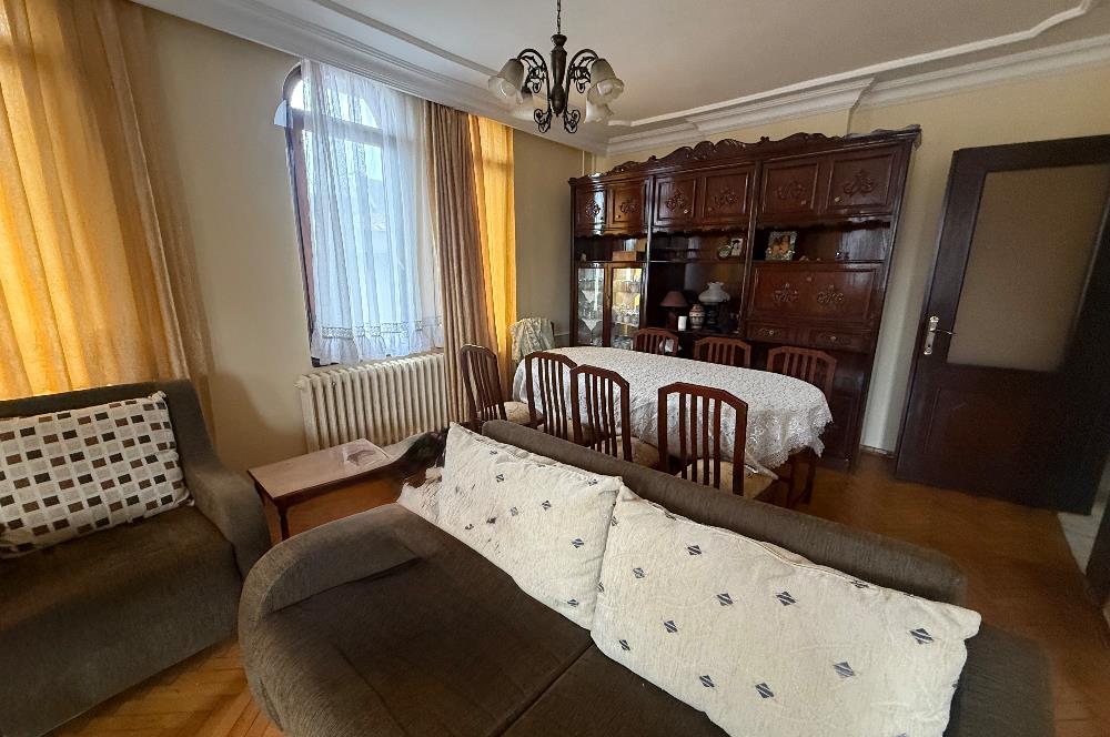 Sarıyer Reşitpaşa’da bulunan Gümüşevler Sitesi’nde 3+1 Kiralık Daire 