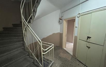 C21 BAL'DAN ÇARŞIDA İNCİRLİ CAMİ YANI ARA KAT 2+1 KİRALIK DAİRE