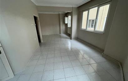 C21 BAL'DAN ÇARŞIDA İNCİRLİ CAMİ YANI ARA KAT 2+1 KİRALIK DAİRE