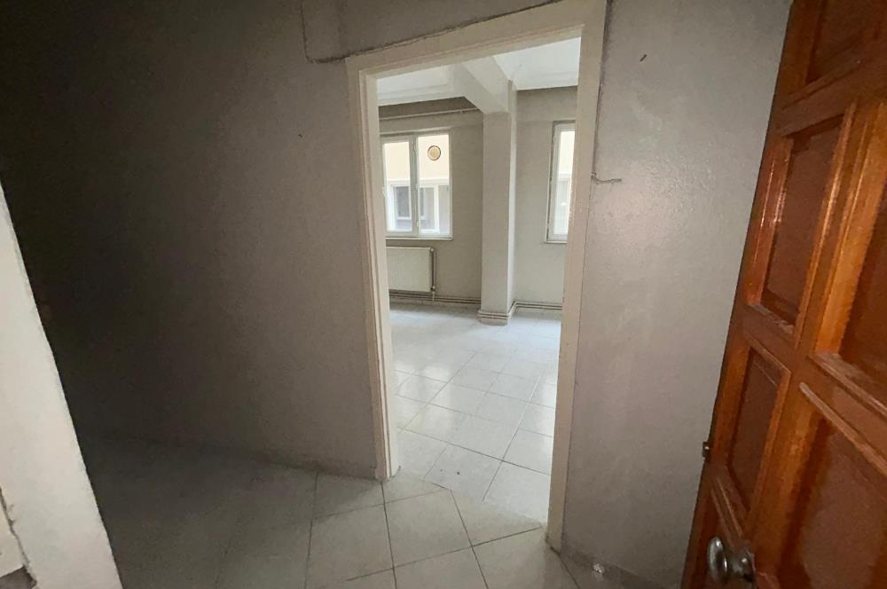 C21 BAL'DAN ÇARŞIDA İNCİRLİ CAMİ YANI ARA KAT 2+1 KİRALIK DAİRE