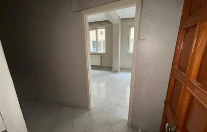 C21 BAL'DAN ÇARŞIDA İNCİRLİ CAMİ YANI ARA KAT 2+1 KİRALIK DAİRE