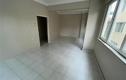 C21 BAL'DAN ÇARŞIDA İNCİRLİ CAMİ YANI ARA KAT 2+1 KİRALIK DAİRE