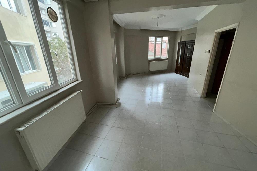 C21 BAL'DAN ÇARŞIDA İNCİRLİ CAMİ YANI ARA KAT 2+1 KİRALIK DAİRE