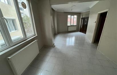 C21 BAL'DAN ÇARŞIDA İNCİRLİ CAMİ YANI ARA KAT 2+1 KİRALIK DAİRE
