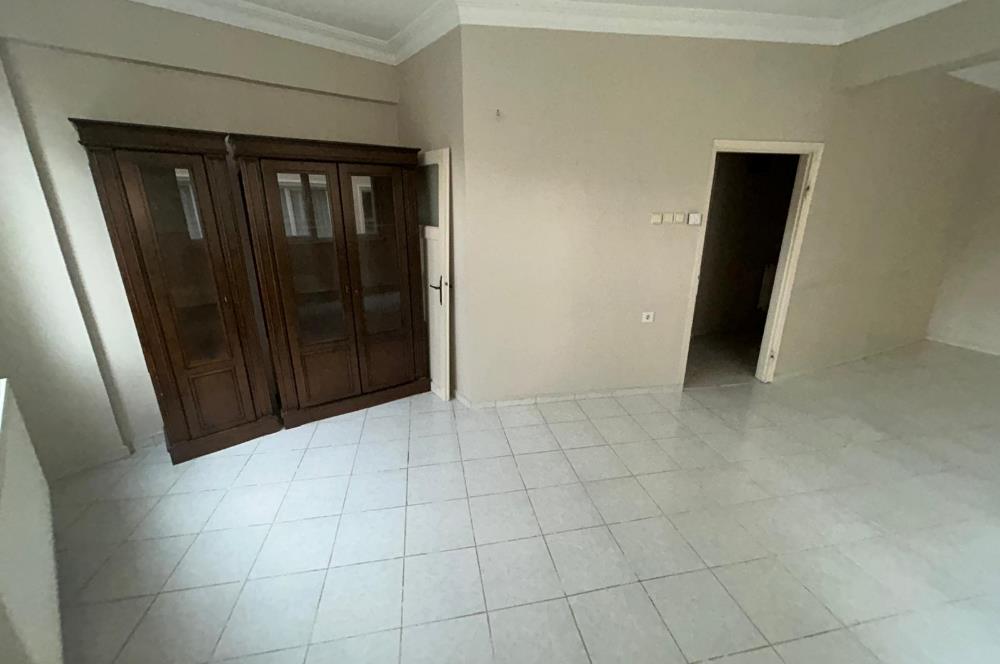 C21 BAL'DAN ÇARŞIDA İNCİRLİ CAMİ YANI ARA KAT 2+1 KİRALIK DAİRE