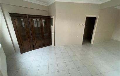 C21 BAL'DAN ÇARŞIDA İNCİRLİ CAMİ YANI ARA KAT 2+1 KİRALIK DAİRE