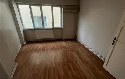 C21 BAL'DAN ÇARŞIDA İNCİRLİ CAMİ YANI ARA KAT 2+1 KİRALIK DAİRE