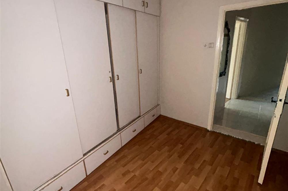 C21 BAL'DAN ÇARŞIDA İNCİRLİ CAMİ YANI ARA KAT 2+1 KİRALIK DAİRE