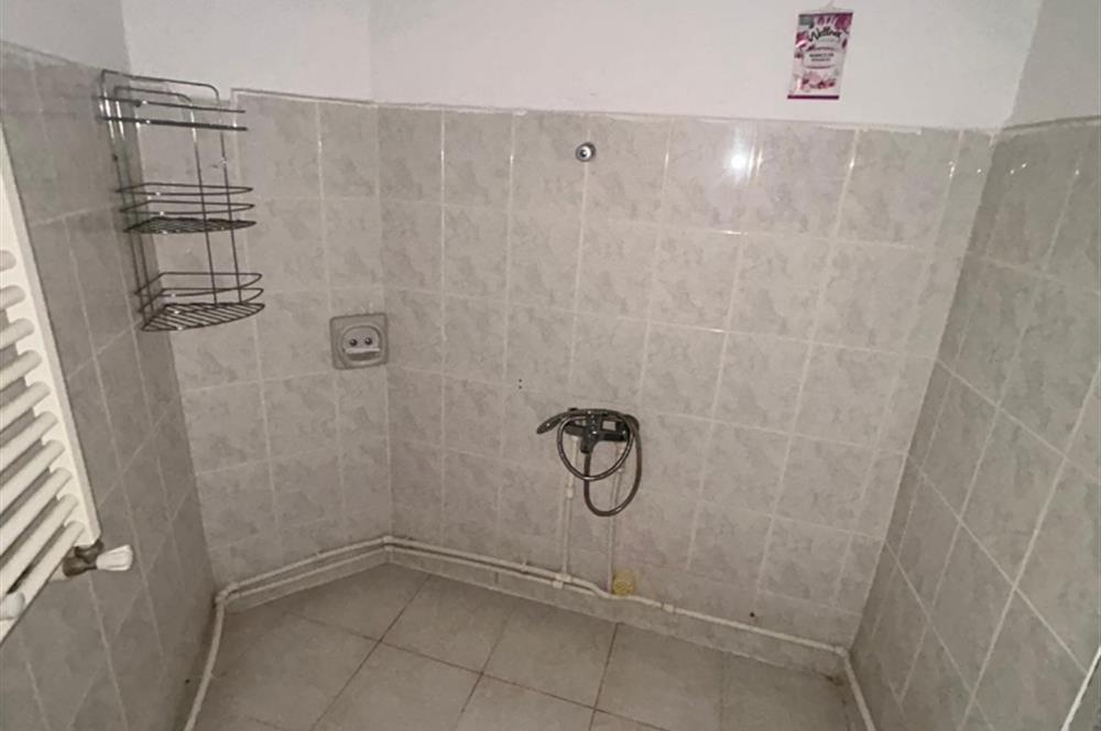 C21 BAL'DAN ÇARŞIDA İNCİRLİ CAMİ YANI ARA KAT 2+1 KİRALIK DAİRE