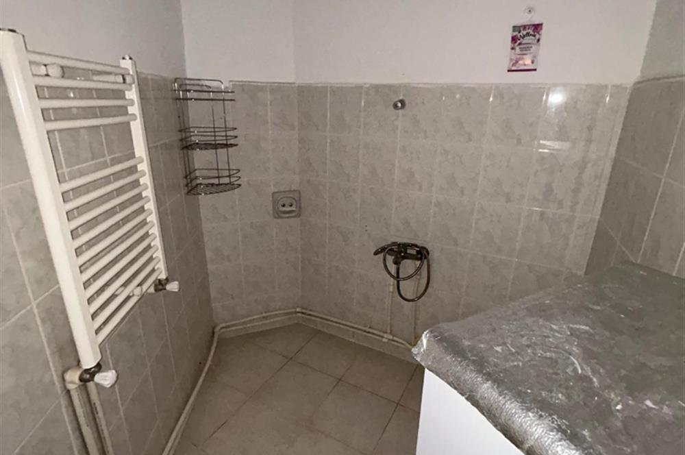 C21 BAL'DAN ÇARŞIDA İNCİRLİ CAMİ YANI ARA KAT 2+1 KİRALIK DAİRE