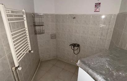 C21 BAL'DAN ÇARŞIDA İNCİRLİ CAMİ YANI ARA KAT 2+1 KİRALIK DAİRE