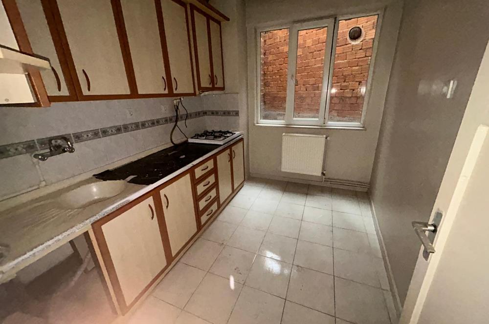C21 BAL'DAN ÇARŞIDA İNCİRLİ CAMİ YANI ARA KAT 2+1 KİRALIK DAİRE