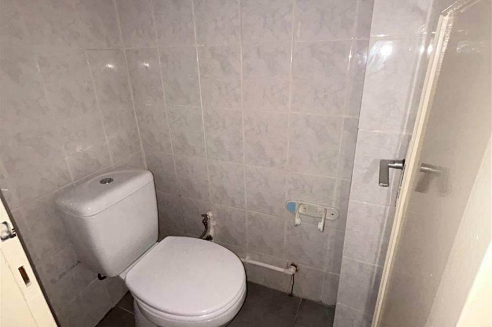 C21 BAL'DAN ÇARŞIDA İNCİRLİ CAMİ YANI ARA KAT 2+1 KİRALIK DAİRE
