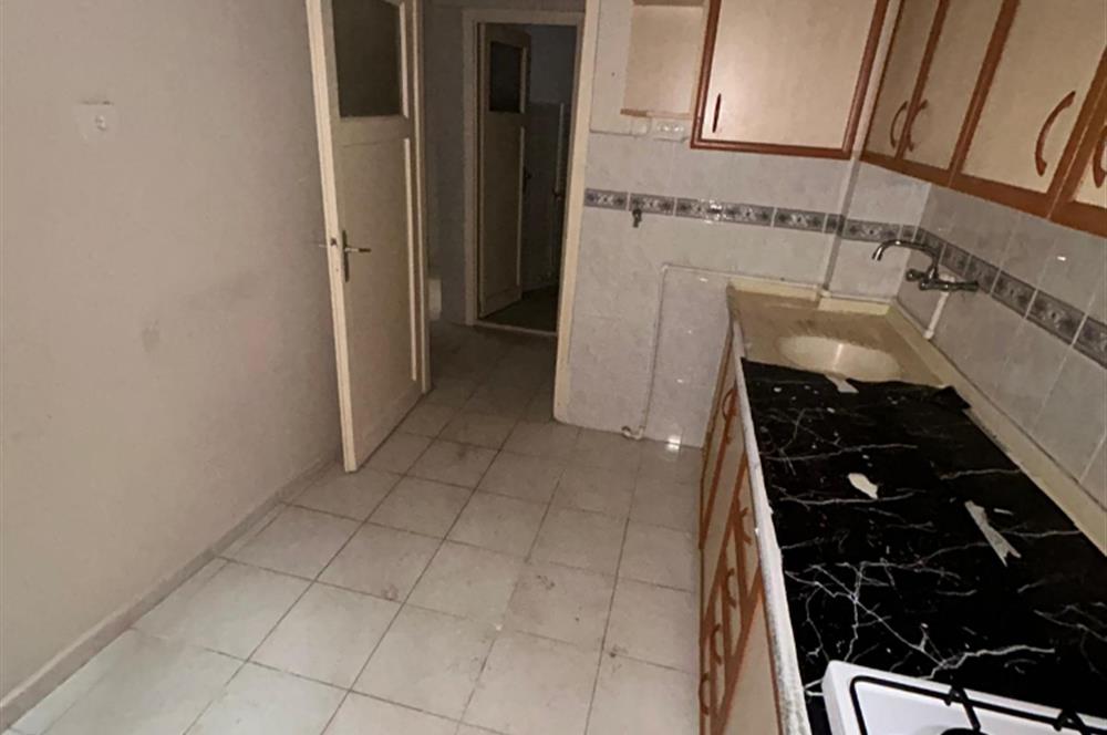 C21 BAL'DAN ÇARŞIDA İNCİRLİ CAMİ YANI ARA KAT 2+1 KİRALIK DAİRE