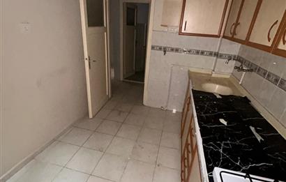 C21 BAL'DAN ÇARŞIDA İNCİRLİ CAMİ YANI ARA KAT 2+1 KİRALIK DAİRE
