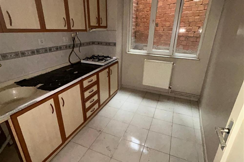 C21 BAL'DAN ÇARŞIDA İNCİRLİ CAMİ YANI ARA KAT 2+1 KİRALIK DAİRE