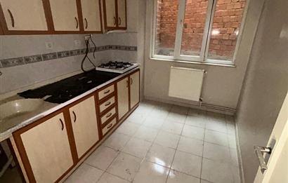 C21 BAL'DAN ÇARŞIDA İNCİRLİ CAMİ YANI ARA KAT 2+1 KİRALIK DAİRE