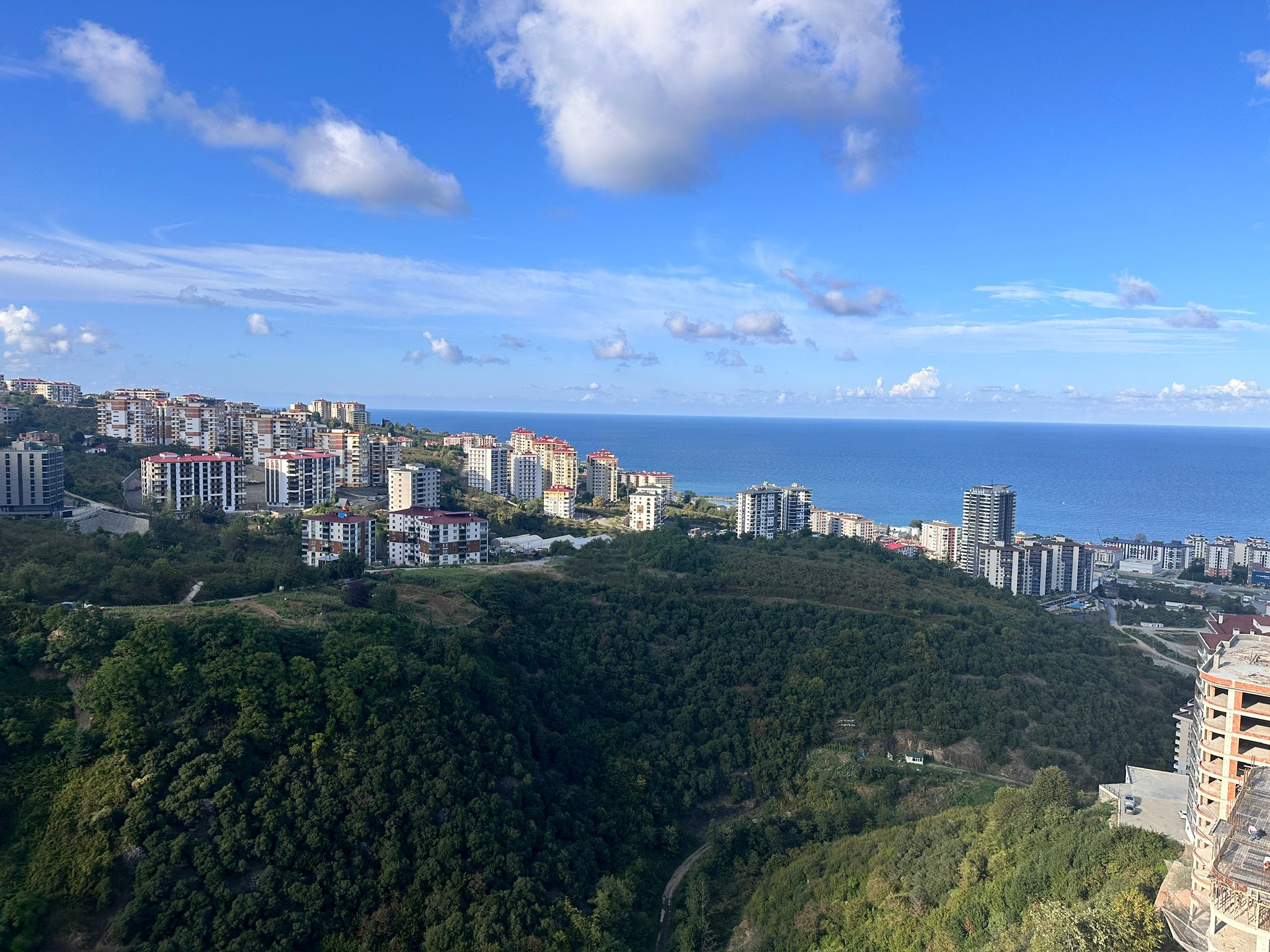 Platinum konutlarında full eşyalı vadi ve deniz manzaralı