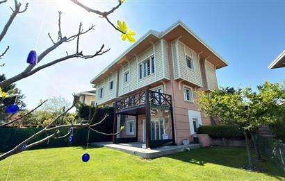 Doğa Evlerinde Geniş Bahçeli Kiralık Villa