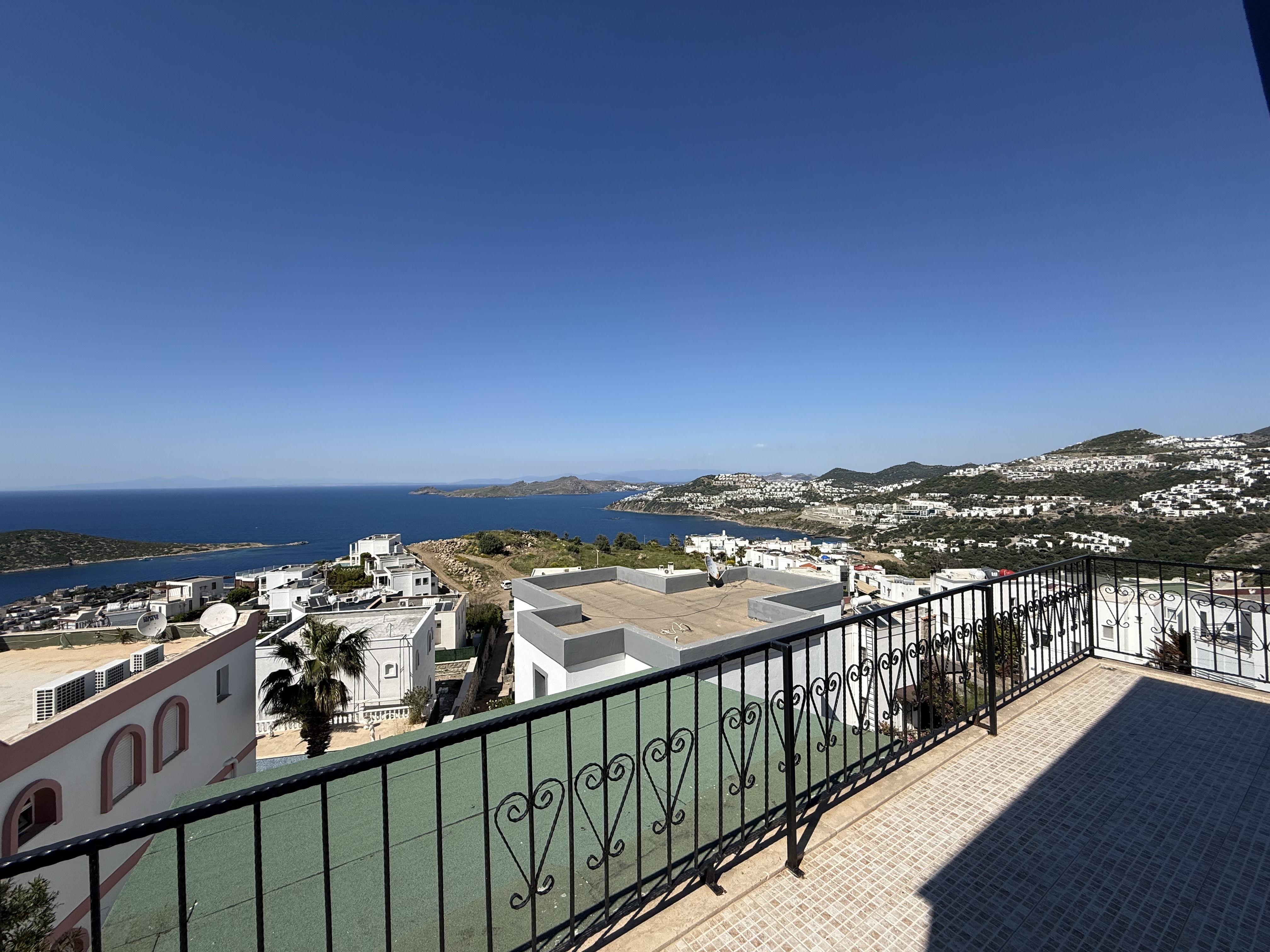 Bodrum Gümüşlük Koyunbaba’da Deniz Manzaralı Yıllık Kiralık Eşyasız 3+1 Dubleks