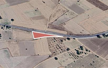 C21 LOF'TAN BAKLAN ÇATALOBADA 2071M2 SATILIK YOLA SIFIR TARLA