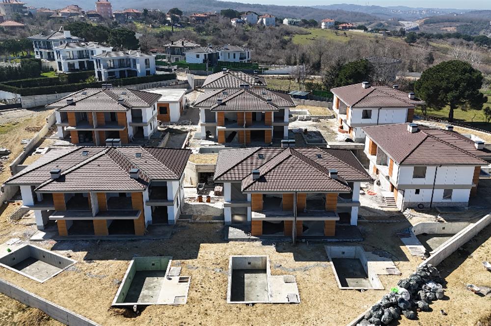 ŞİLE KARACAKÖY'de BUTİK SİTE İÇERİSİNDE DENİZ MANZARALI VİLLALAR