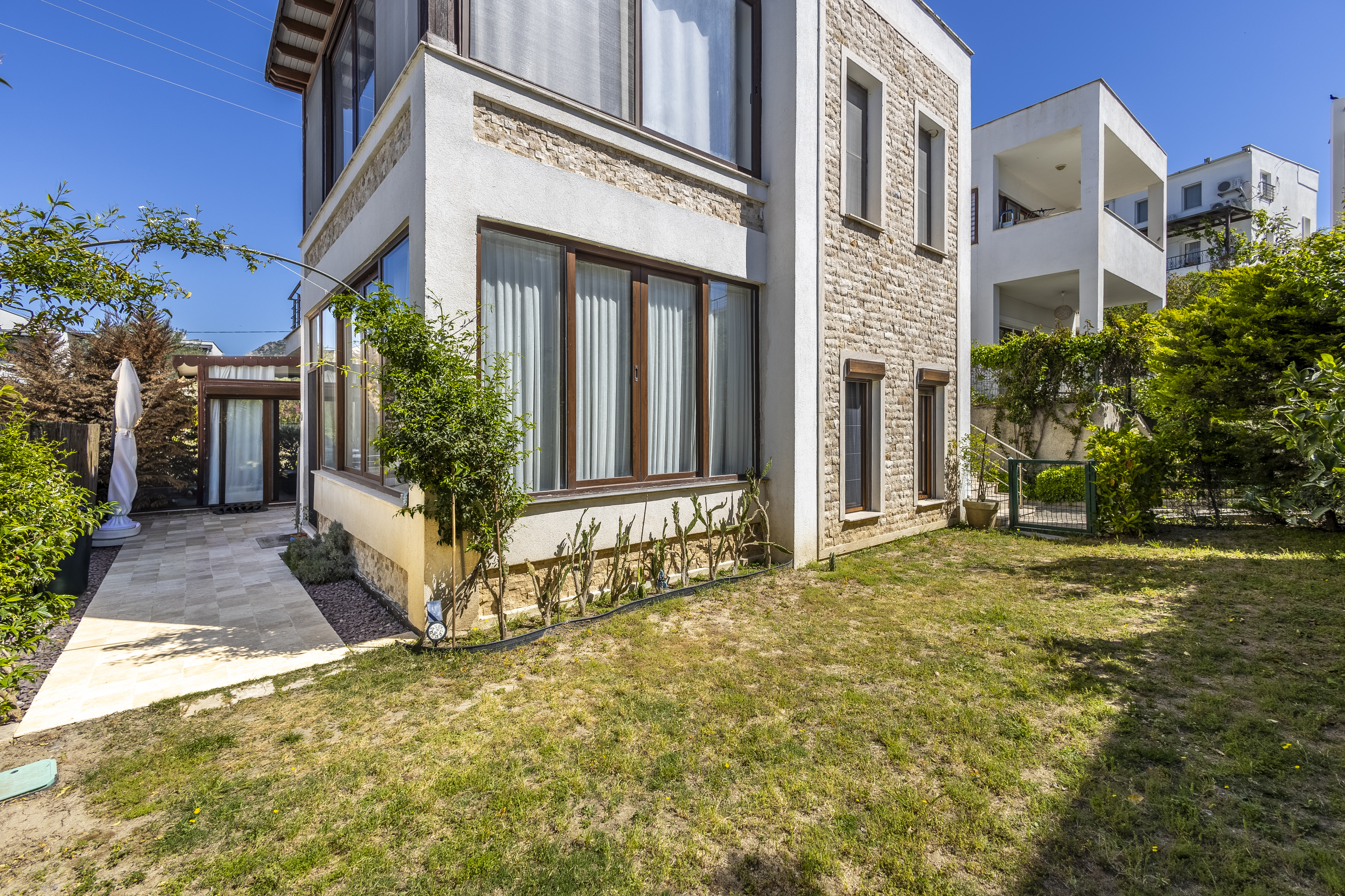 Ortakent’te Satılık 3+1 Bahçe Katı Daire