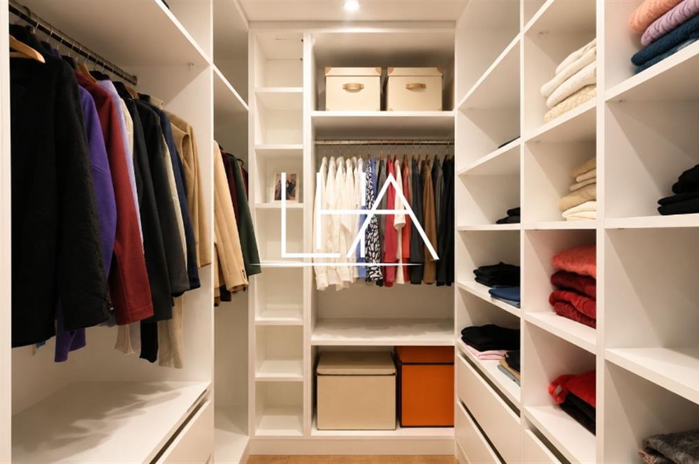 C21'DEN AYA GÖKTÜRK SİTESİ'NDE GENİŞ ARA KAT SATILIK 3+1 DAİRE