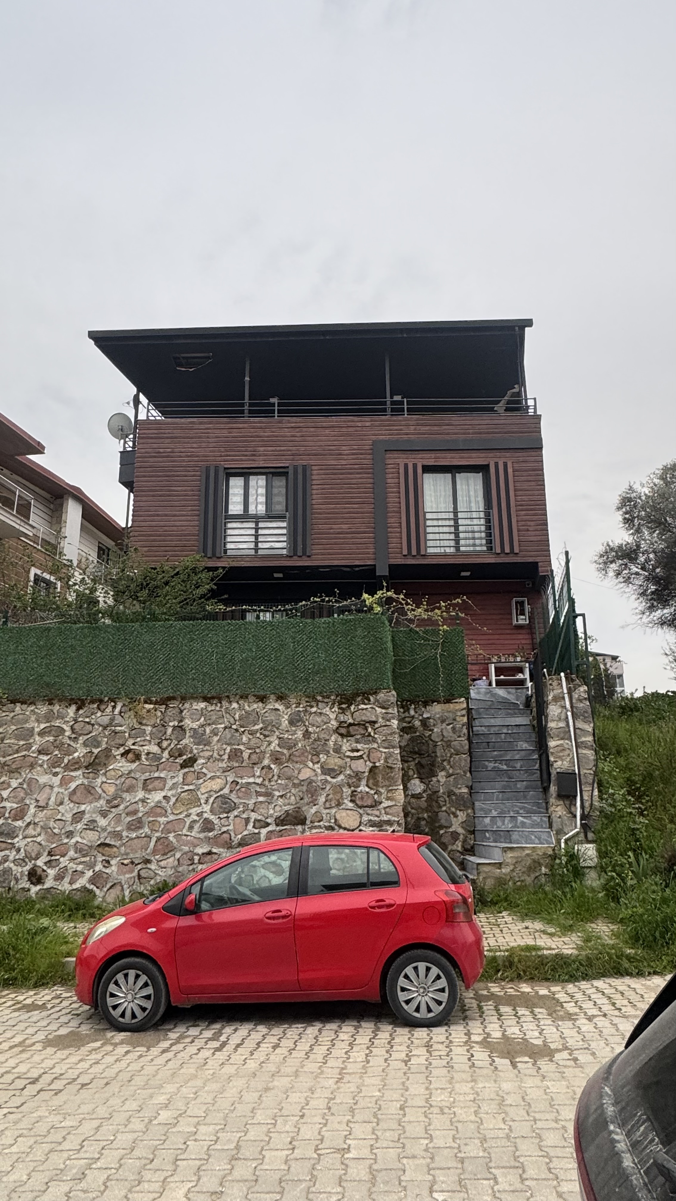 Ergenekon mahallesinde satılık villa