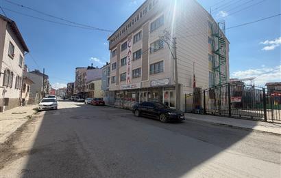 CENTURY21 PLUS'DAN BOLVADİNDE KİRALIK 790m2 OTOPARKLI DÜKKAN