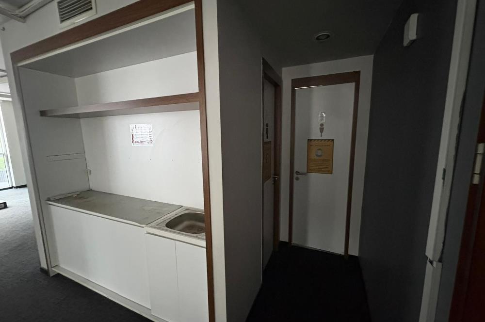 SARIYER AYAZAĞA'DA PRESTİJLİ PLAZA'DA KİRALIK OFİS KATI