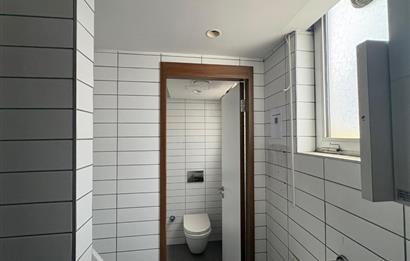SARIYER AYAZAĞA'DA PRESTİJLİ PLAZA'DA KİRALIK OFİS KATI