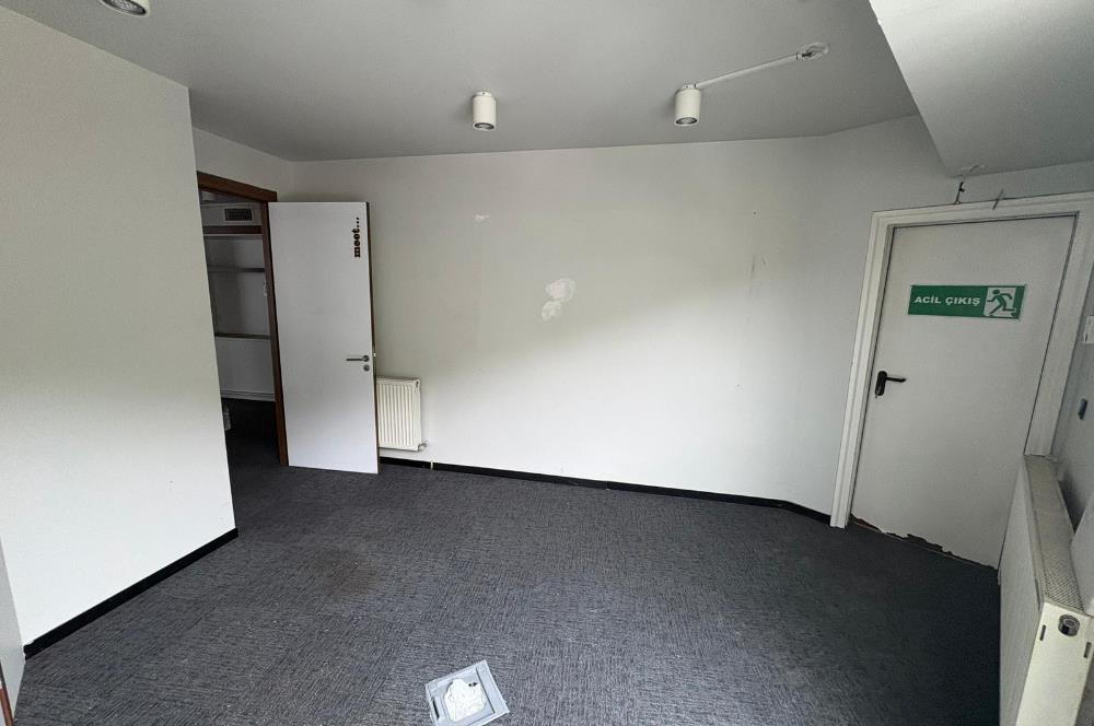 SARIYER AYAZAĞA'DA PRESTİJLİ PLAZA'DA KİRALIK OFİS KATI