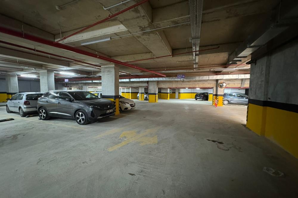 BOSTANCI'DA HAVUZLU GÜVENLİKLİ SİTEDE KİRALIK 2+1
