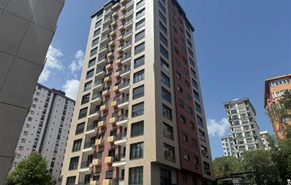 BOSTANCI'DA HAVUZLU GÜVENLİKLİ SİTEDE KİRALIK 2+1