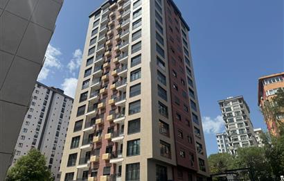 BOSTANCI'DA HAVUZLU GÜVENLİKLİ SİTEDE KİRALIK 2+1