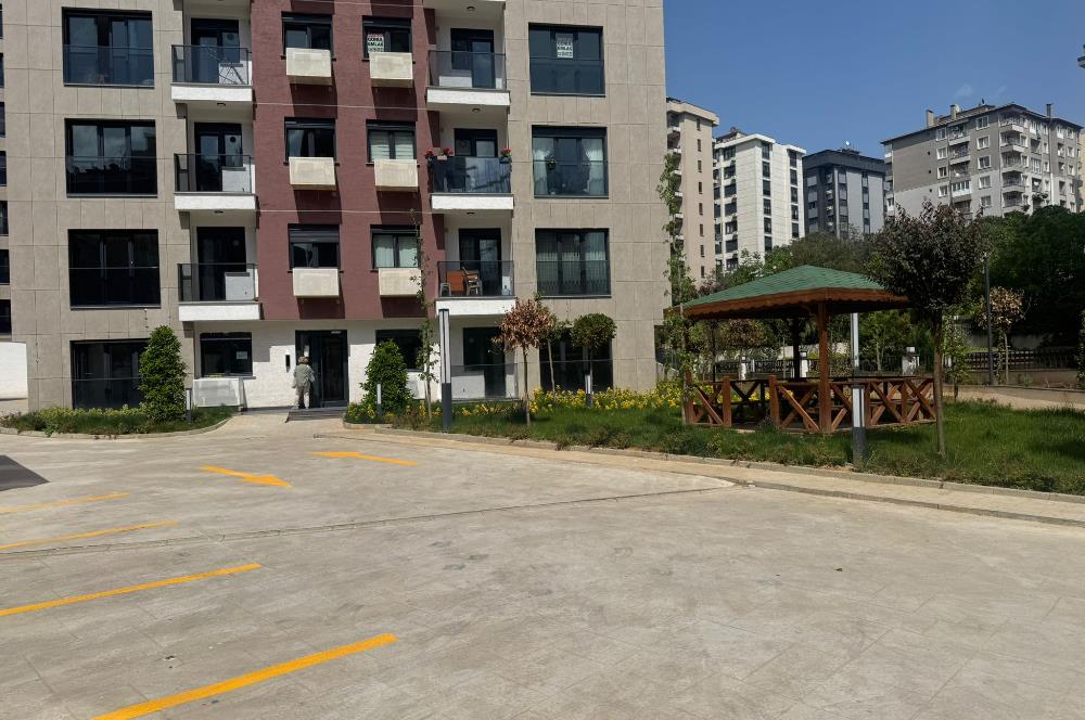 BOSTANCI'DA HAVUZLU GÜVENLİKLİ SİTEDE KİRALIK 2+1