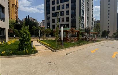 BOSTANCI'DA HAVUZLU GÜVENLİKLİ SİTEDE KİRALIK 2+1