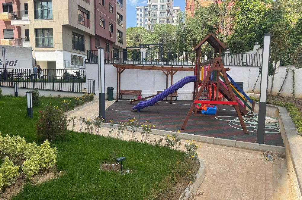 BOSTANCI'DA HAVUZLU GÜVENLİKLİ SİTEDE KİRALIK 2+1