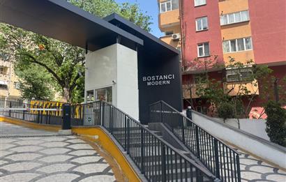 BOSTANCI'DA HAVUZLU GÜVENLİKLİ SİTEDE KİRALIK 2+1
