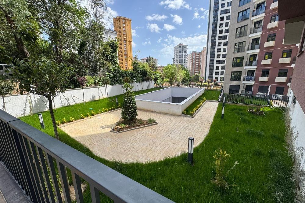 BOSTANCI'DA HAVUZLU GÜVENLİKLİ SİTEDE KİRALIK 2+1