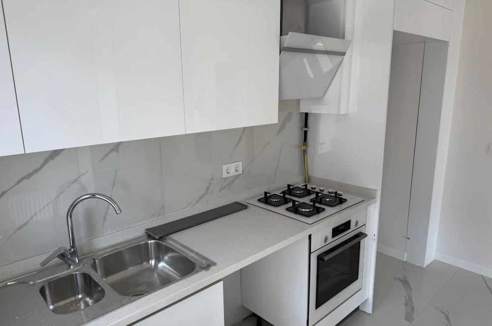 BOSTANCI'DA HAVUZLU GÜVENLİKLİ SİTEDE KİRALIK 2+1