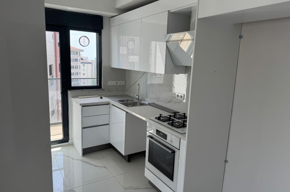 BOSTANCI'DA HAVUZLU GÜVENLİKLİ SİTEDE KİRALIK 2+1