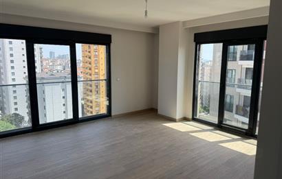 BOSTANCI'DA HAVUZLU GÜVENLİKLİ SİTEDE KİRALIK 2+1