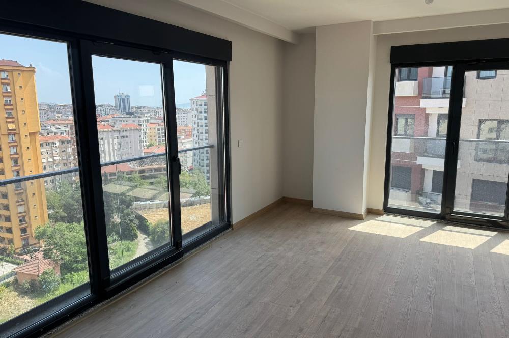 BOSTANCI'DA HAVUZLU GÜVENLİKLİ SİTEDE KİRALIK 2+1