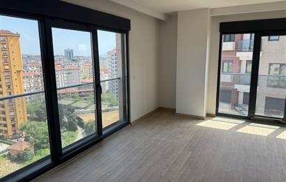 BOSTANCI'DA HAVUZLU GÜVENLİKLİ SİTEDE KİRALIK 2+1