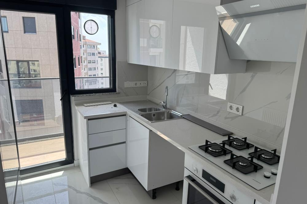 BOSTANCI'DA HAVUZLU GÜVENLİKLİ SİTEDE KİRALIK 2+1