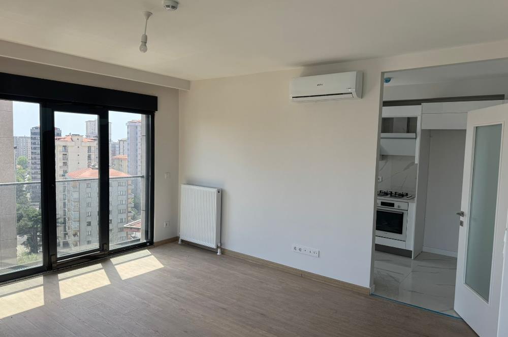 BOSTANCI'DA HAVUZLU GÜVENLİKLİ SİTEDE KİRALIK 2+1