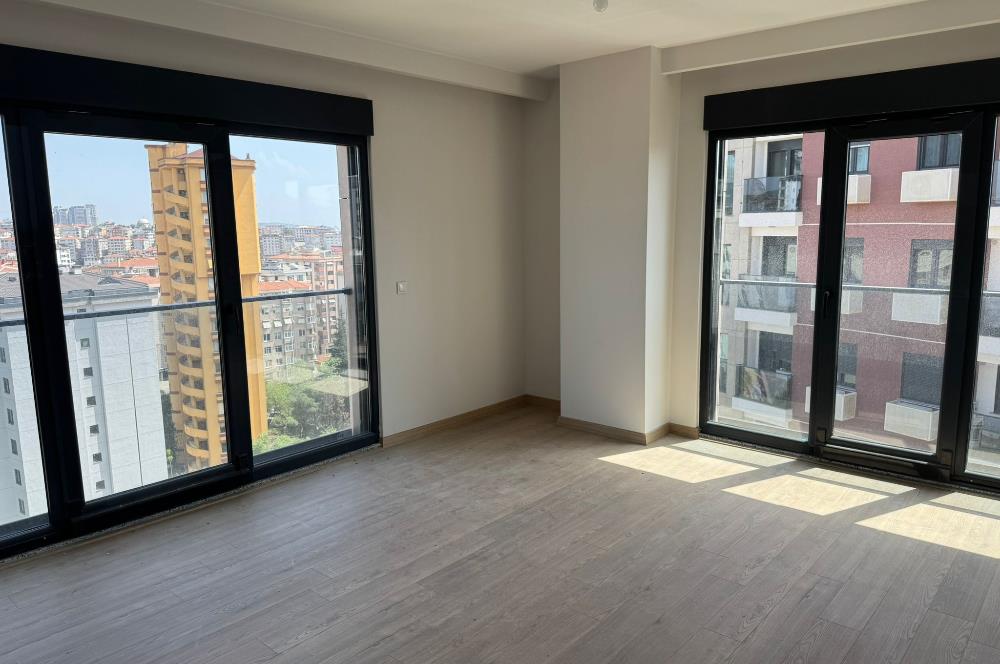 BOSTANCI'DA HAVUZLU GÜVENLİKLİ SİTEDE KİRALIK 2+1