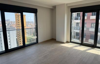 BOSTANCI'DA HAVUZLU GÜVENLİKLİ SİTEDE KİRALIK 2+1